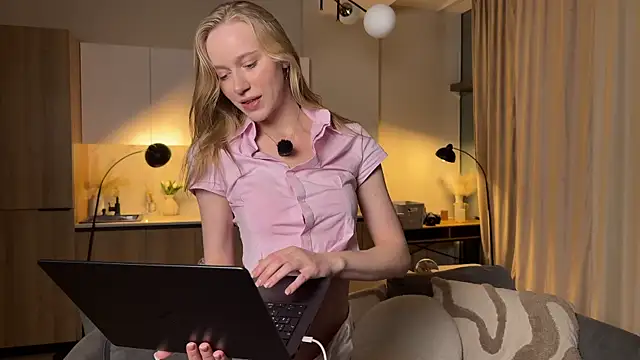 Snapshot of PollyAgata chatting on 9, 6, 2026 PollyAgata online show from 9, 6, 2026