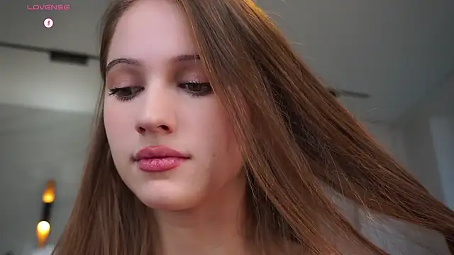 Snapshot of hecola chatting on 8, 11, 2025 hecola online show from 8, 11, 2025