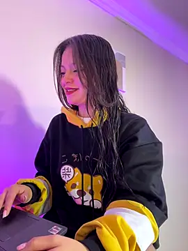 LucyEvans  online show from 4, 11, 2025