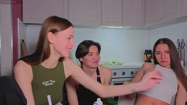 fcjuicy pussy online show from 27, 11, 2025