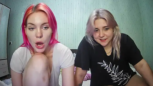 Snapshot of ChrisGirls chatting on 29, 12, 2024 ChrisGirls online show from 29, 12, 2024