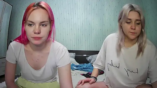 Snapshot of ChrisGirls chatting on 4, 1, 2025 ChrisGirls online show from 4, 1, 2025