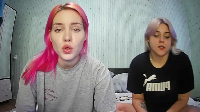 Snapshot of ChrisGirls chatting on 7, 1, 2025 ChrisGirls online show from 7, 1, 2025