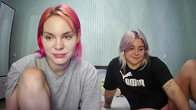 Snapshot of ChrisGirls chatting on 7, 1, 2025 ChrisGirls online show from 7, 1, 2025