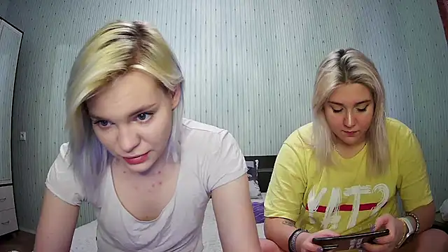 Snapshot of ChrisGirls chatting on 18, 1, 2025 ChrisGirls online show from 18, 1, 2025