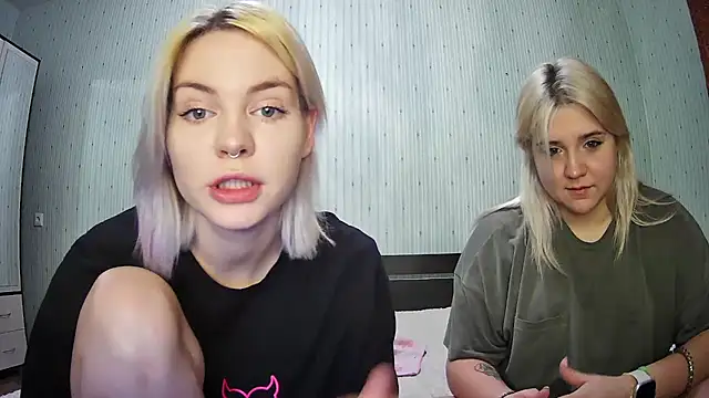 Snapshot of ChrisGirls chatting on 22, 1, 2025 ChrisGirls online show from 22, 1, 2025