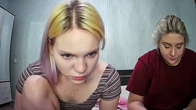 Snapshot of ChrisGirls chatting on 23, 1, 2025 ChrisGirls online show from 23, 1, 2025