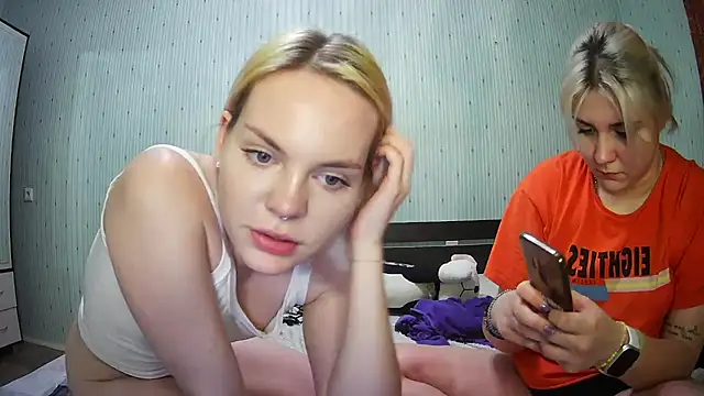 Snapshot of ChrisGirls chatting on 26, 1, 2025 ChrisGirls online show from 26, 1, 2025
