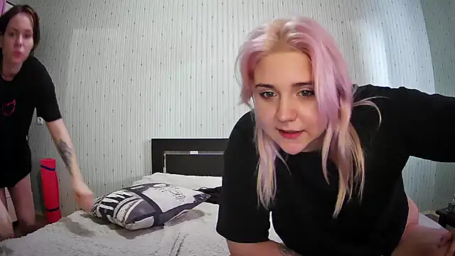 Snapshot of ChrisGirls chatting on 19, 2, 2025 ChrisGirls online show from 19, 2, 2025