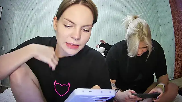 Snapshot of ChrisGirls chatting on 2, 3, 2025 ChrisGirls online show from 2, 3, 2025