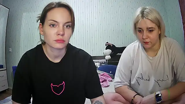 Snapshot of ChrisGirls chatting on 4, 3, 2025 ChrisGirls online show from 4, 3, 2025