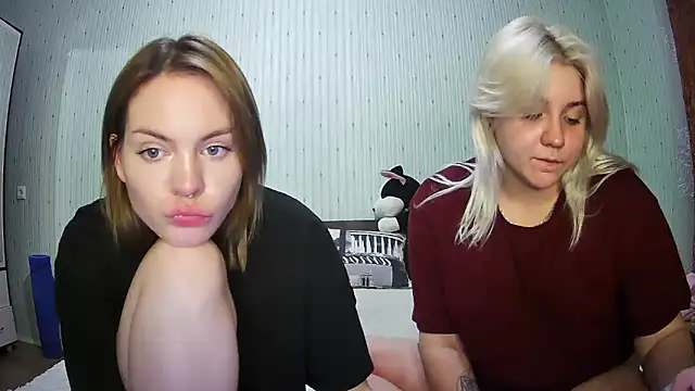 Snapshot of ChrisGirls chatting on 6, 3, 2025 ChrisGirls online show from 6, 3, 2025