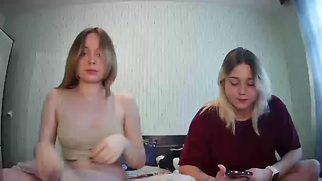 Snapshot of ChrisGirls chatting on 1, 10, 2025 ChrisGirls online show from 1, 10, 2025