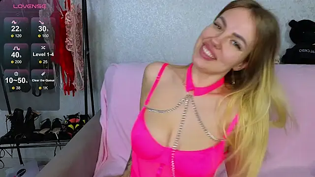 Snapshot of EmilyRobbie chatting on 7, 2, 2025 EmilyRobbie online show from 7, 2, 2025