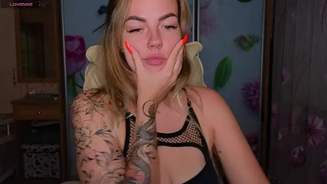 Snapshot of EmilyRobbie chatting on 30, 9, 2025 EmilyRobbie online show from 30, 9, 2025