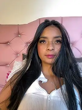 Laura fernandezII online show from 4, 2, 2025