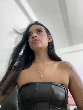 Laura fernandezII online show from 14, 2, 2025