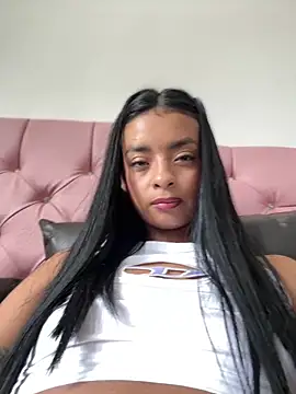 Laura fernandezII online show from 10, 3, 2025