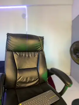 Laura fernandezII online show from 12, 9, 2025