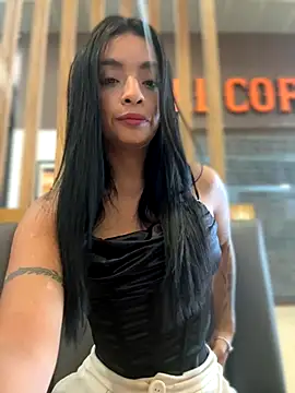 Laura fernandezII online show from 16, 9, 2025