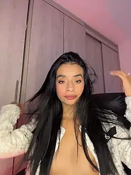 Laura fernandezII online show from 4, 12, 2025