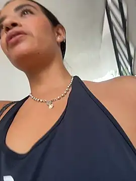 Laura fernandezII online show from 10, 4, 2026