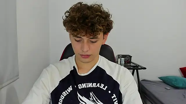 Snapshot of dani_2226 chatting on 3, 12, 2024 dani 2226 online show from 3, 12, 2024