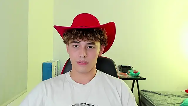 Snapshot of dani_2226 chatting on 20, 12, 2024 dani 2226 online show from 20, 12, 2024