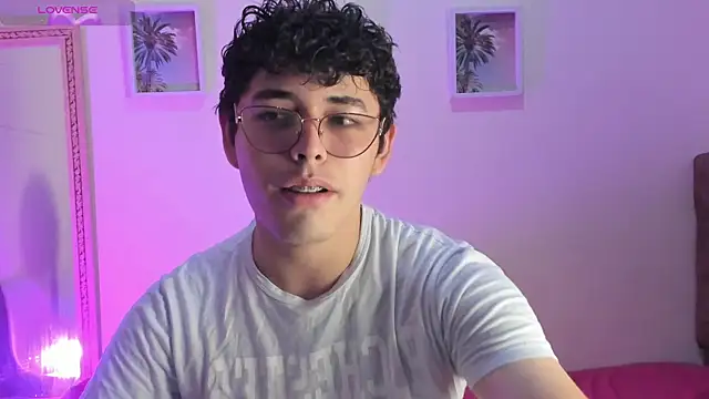 Snapshot of dani_2226 chatting on 15, 11, 2025 dani 2226 online show from 15, 11, 2025