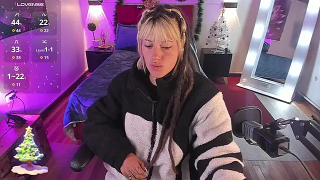 Snapshot of _sharlotte777 chatting on 3, 1, 2025 sharlotte777 online show from 3, 1, 2025