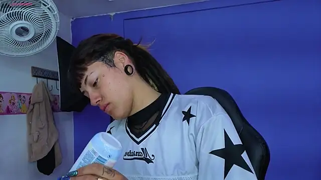 Snapshot of _sharlotte777 chatting on 13, 11, 2025 sharlotte777 online show from 13, 11, 2025