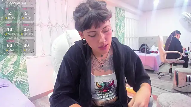 Snapshot of _sharlotte777 chatting on 18, 11, 2025 sharlotte777 online show from 18, 11, 2025