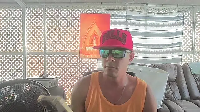 Snapshot of cubano1082 chatting on 8, 7, 2026 cubano1082 online show from 8, 7, 2026