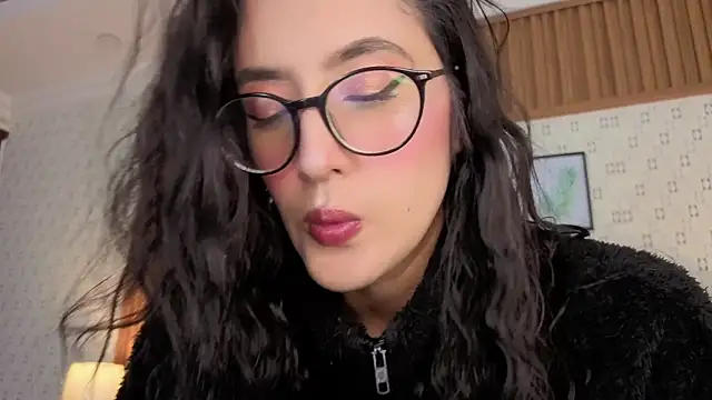 Snapshot of Princess_Violett chatting on 11, 7, 2026 Princess Violett online show from 11, 7, 2026