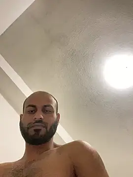 Snapshot of islandvybee55 chatting on 5, 1, 2025 islandvybee55 online show from 5, 1, 2025