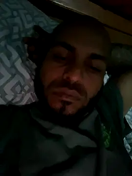 Snapshot of islandvybee55 chatting on 31, 10, 2025 islandvybee55 online show from 31, 10, 2025