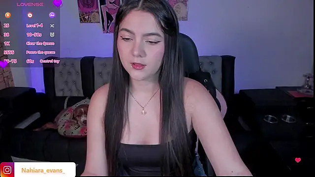 Snapshot of NahiaraEvans_ chatting on 21, 12, 2024 NahiaraEvans online show from 21, 12, 2024
