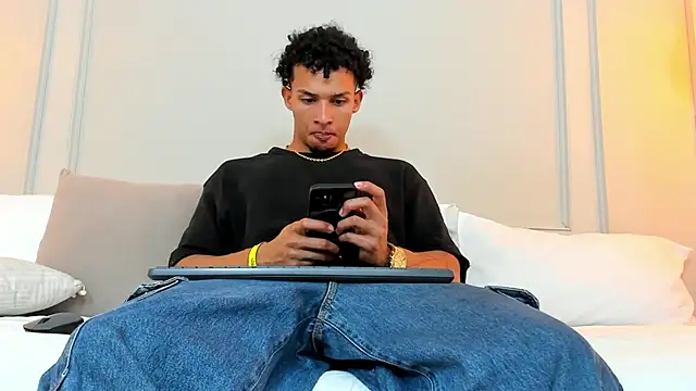 Snapshot of Dominick_star chatting on 6, 1, 2025 Dominick star online show from 6, 1, 2025