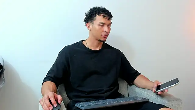 Snapshot of Dominick_star chatting on 12, 1, 2025 Dominick star online show from 12, 1, 2025