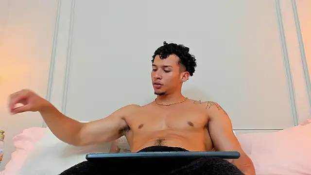 Snapshot of Dominick_star chatting on 12, 1, 2025 Dominick star online show from 12, 1, 2025