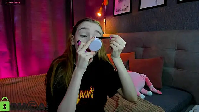 Lesi Moonie01 online show from 18, 10, 2025