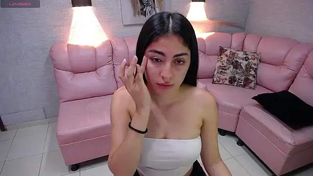 Snapshot of Alaya_cute chatting on 17, 10, 2025 Alaya cute online show from 17, 10, 2025