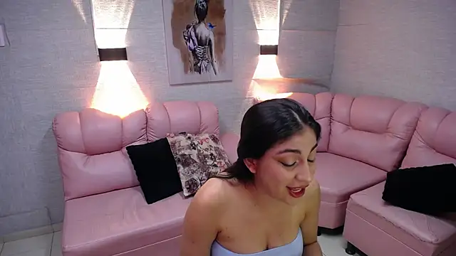 Snapshot of Alaya_cute chatting on 8, 11, 2025 Alaya cute online show from 8, 11, 2025