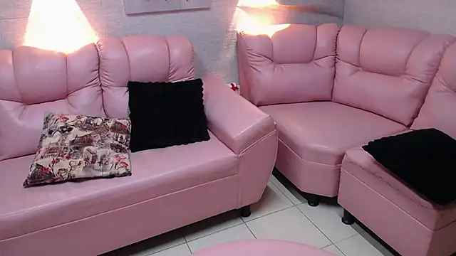 Snapshot of Alaya_cute chatting on 15, 11, 2025 Alaya cute online show from 15, 11, 2025