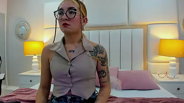 AmbarSantany online show from 21, 2, 2025