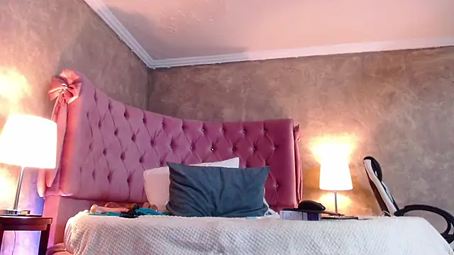 GabyPetit online show from 1, 2, 2025