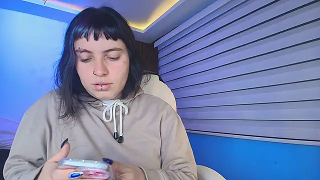 Lucy Smith2 online show from 17, 4, 2026