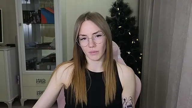 Snapshot of littlevildevil chatting on 12, 12, 2024 littlevildevil online show from 12, 12, 2024