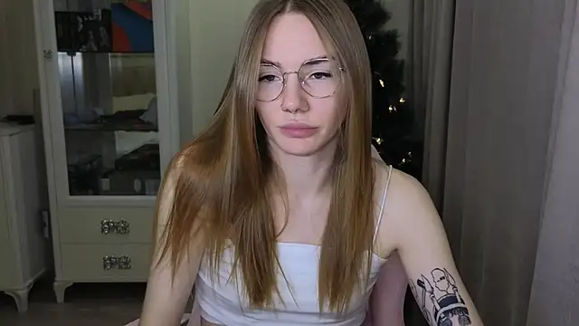Snapshot of littlevildevil chatting on 13, 12, 2024 littlevildevil online show from 13, 12, 2024