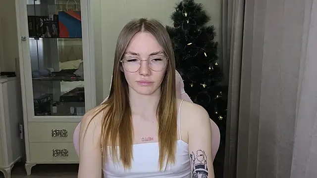 Snapshot of littlevildevil chatting on 13, 12, 2024 littlevildevil online show from 13, 12, 2024